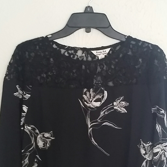 Black and White Blouse from Charming Charlie - Picture 2 of 6